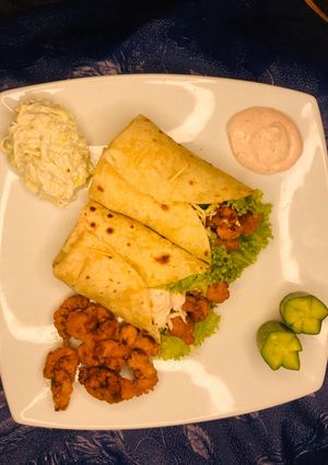 A picture of Zinger roll with tortilla bread.