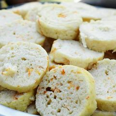 A picture of Delicious dumpling with carrots.