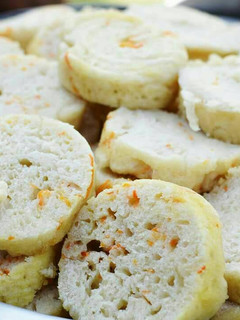 A picture of Delicious dumpling with carrots.