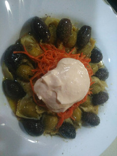 Una foto de Ensalada con salsa rosa