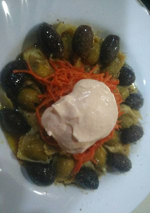 Una foto de Ensalada con salsa rosa