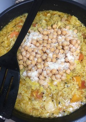 Una foto de 🍚ARROZ🌾ONE POT CON POLLO 🍗 VEGETALES 🍅 🧅🥕🧄Y LEGUMBRES