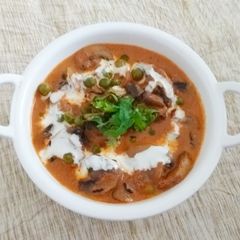 A picture of Malai Mushroom Peas Curry.