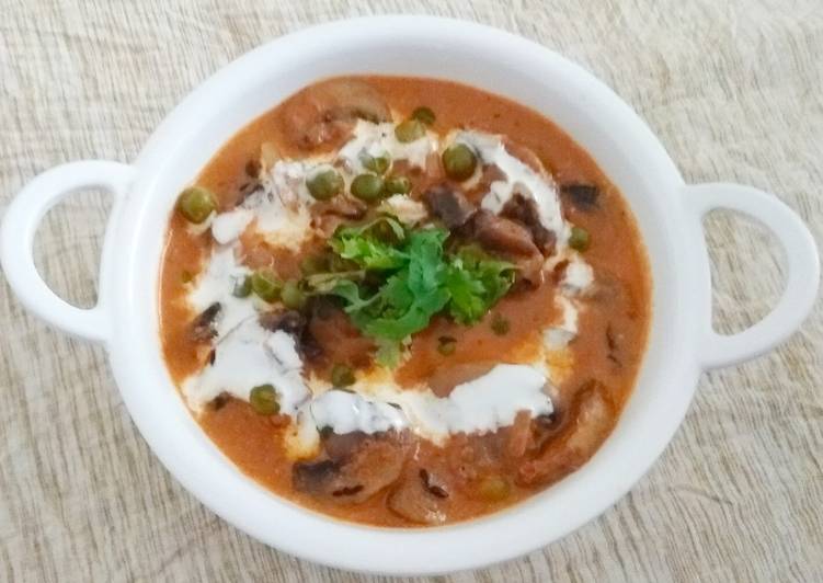 Recipe of Speedy Malai Mushroom Peas Curry