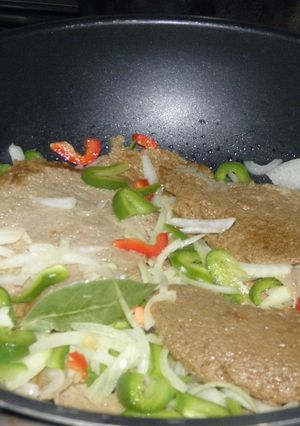 Una foto de Churrasquitos de carne vegetal al Wok / Seitán