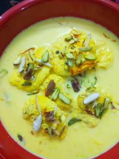 A picture of Paneer Rasmalai.