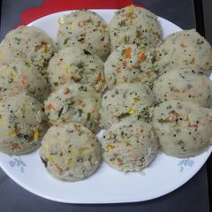 A picture of Vegetable rava idlis.