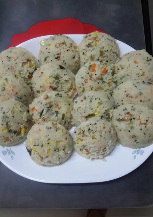 A picture of Vegetable rava idlis.