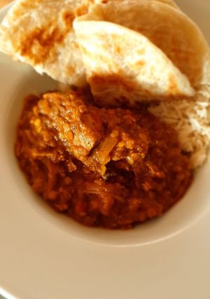 A picture of Chicken Dhansak.