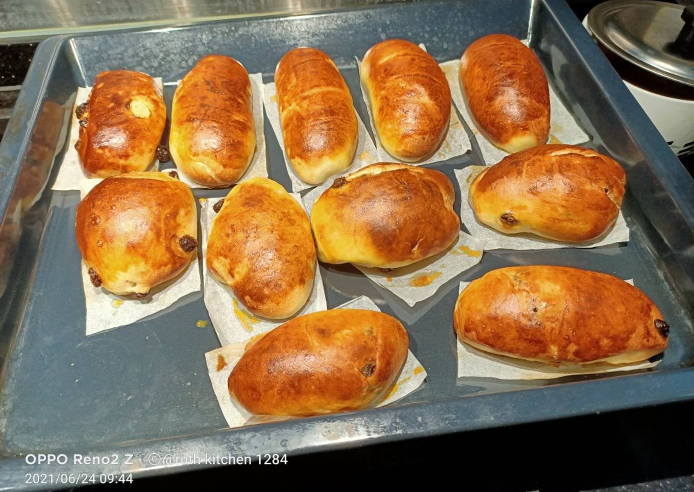 Raisin bread & Pork floss bread
