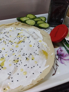 صورة لوصفة سندويشة لبنة بحبة البركة