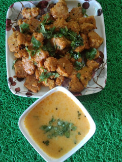 દુધી અને ભાત ના મુઠીયા (Dudhi Bhat Muthia Recipe In Gujarati) રેસીપી મુખ્ય ફોટો