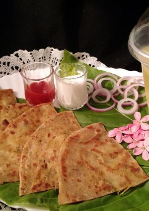 A picture of Aloo Bharay parathay.