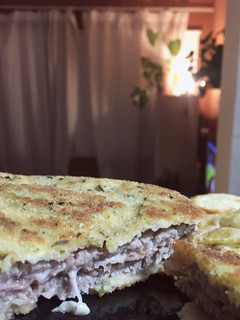 Una foto de Cachopo con mozzarella