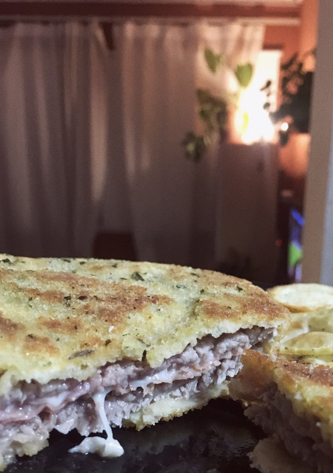 Una foto de Cachopo con mozzarella