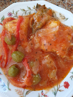 Una foto de Bacalao encebollado canario