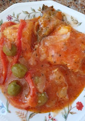 Una foto de Bacalao encebollado canario