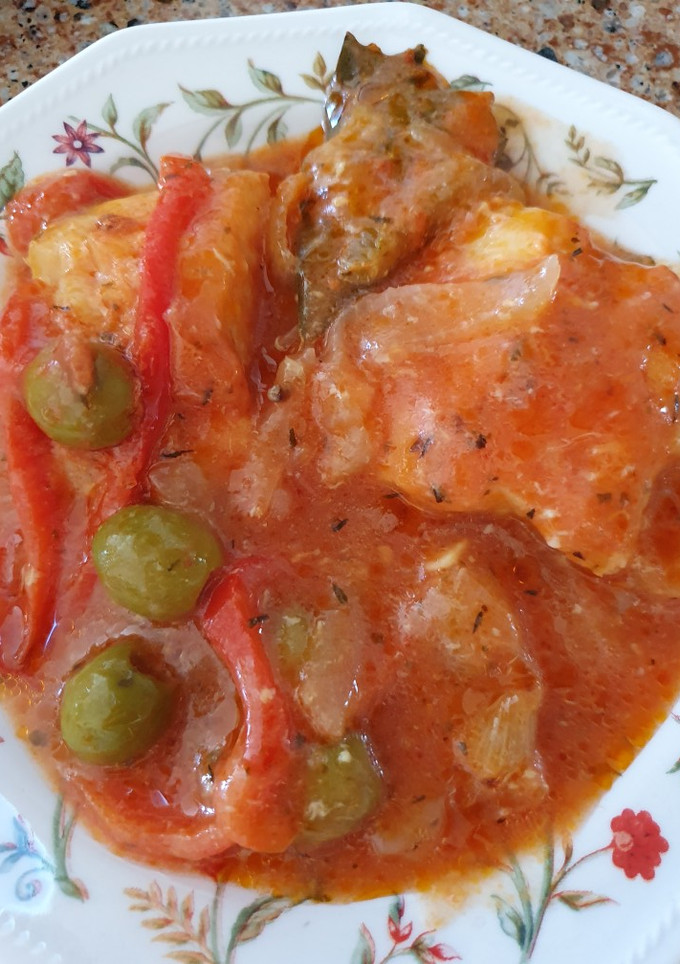Una foto de Bacalao encebollado canario