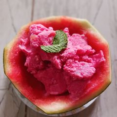 A picture of Watermelon Icecream.