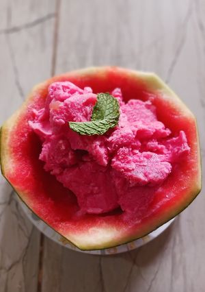 A picture of Watermelon Icecream.