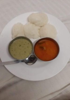 A picture of Rava Idli.
