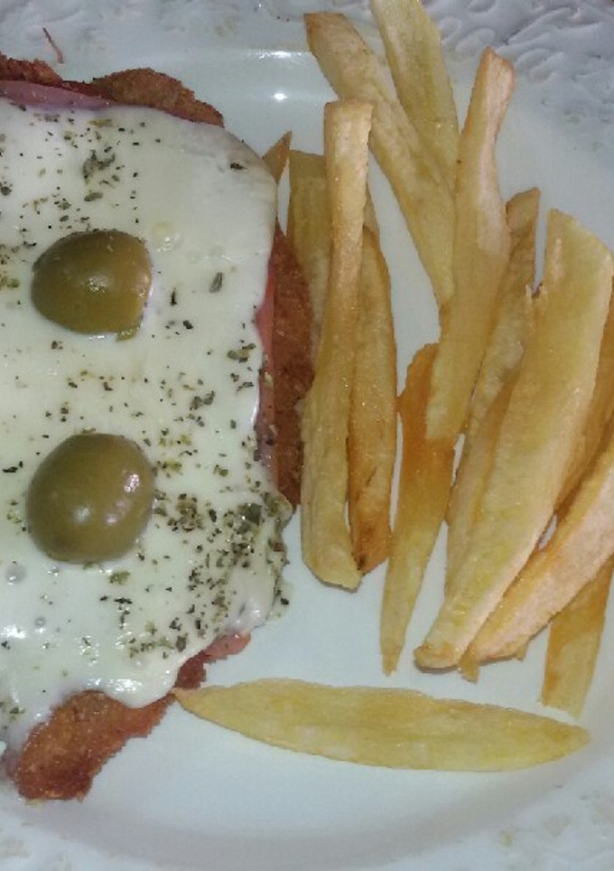 Una foto de Milanesa Napolitana de Pollo 🍗🍟