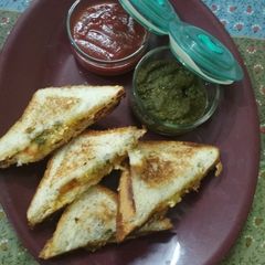 A picture of Cheese potato sandwich.