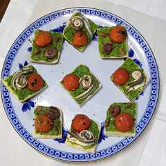 Foto di Aperitivi con pesto di rucola e alici