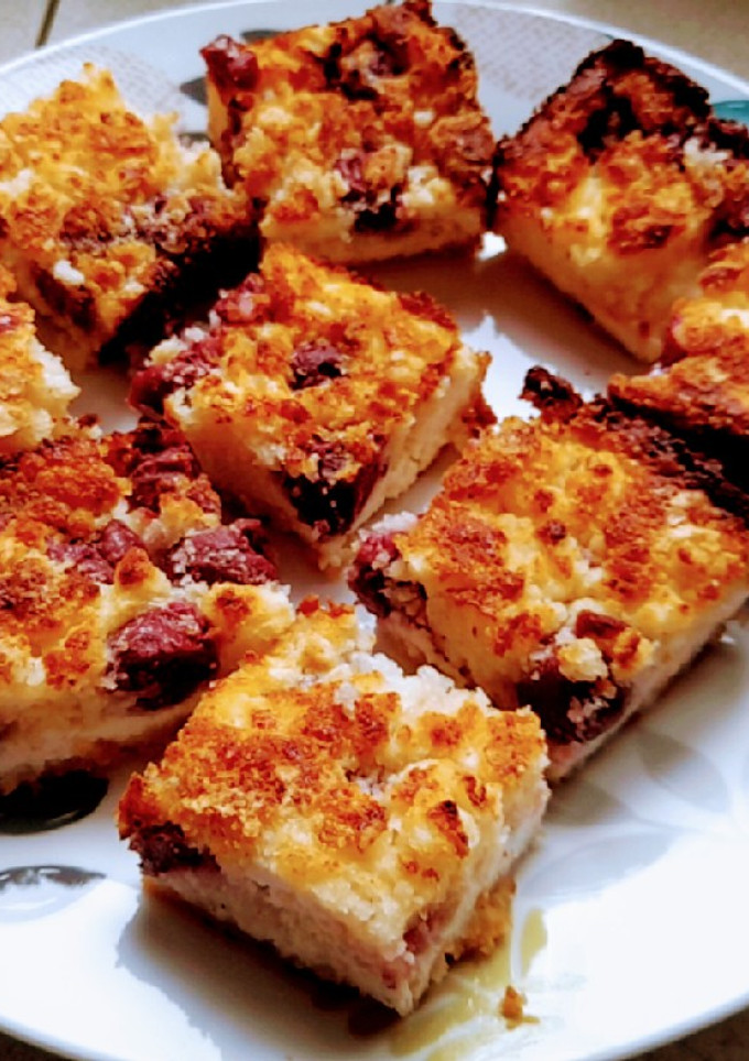 Gluténmentes Meggyes-túrós egyszerűen recept fotója