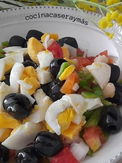 Una foto de Ensalada de alubias y pimiento verde