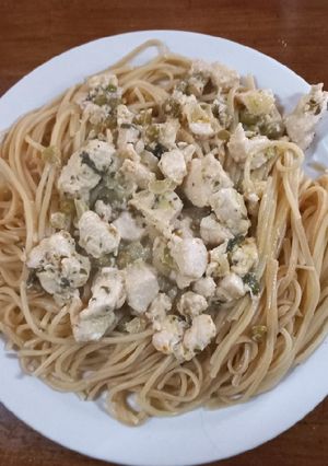 Una foto de Fideos o arroz con pollo