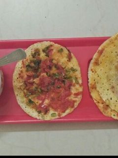 વેજીટેબલ ઉત્તપા (Vegetable Uttapa Recipe In Gujarati) રેસીપી મુખ્ય ફોટો