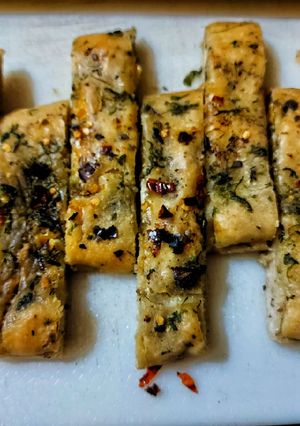 গার্লিক ব্রেড (garlic Bread recipe in Bengali) রেসিপির প্রধান ছবি