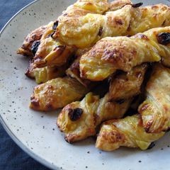 A picture of Custard Puff Pastry Twists.