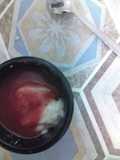 Cuajada casera, con mermelada de fresa casera