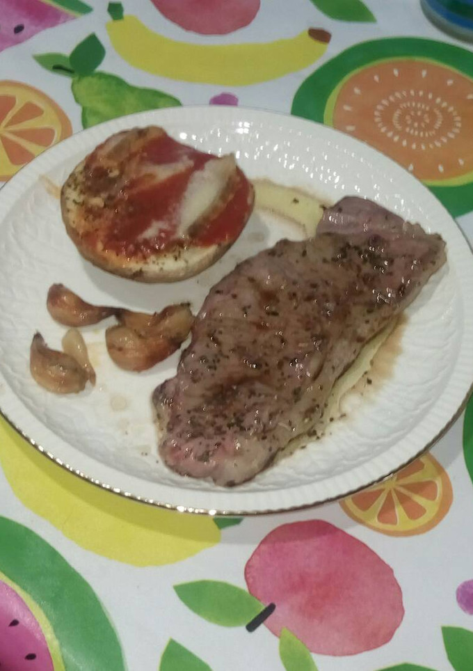 Una foto de Ternera con patatas y ajos