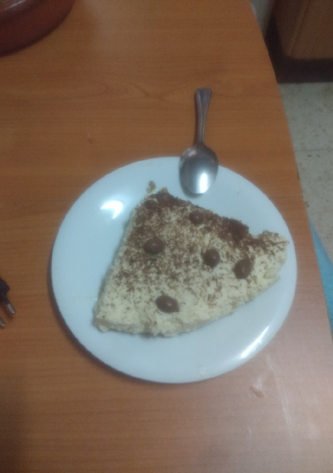 Una foto de Tarta fría de mousse de turrón y chocolate