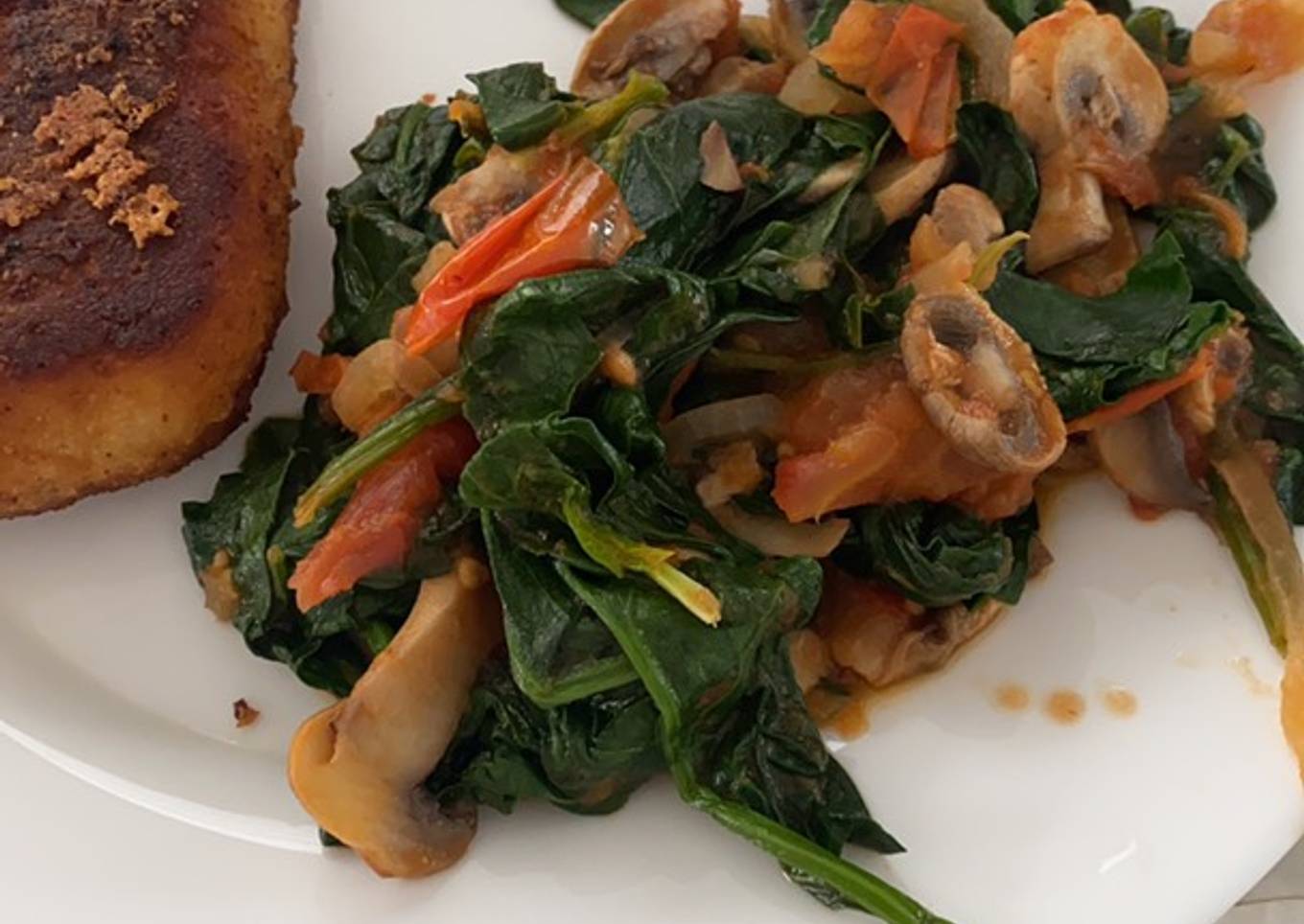 Guarnición de espinacas con champiñones