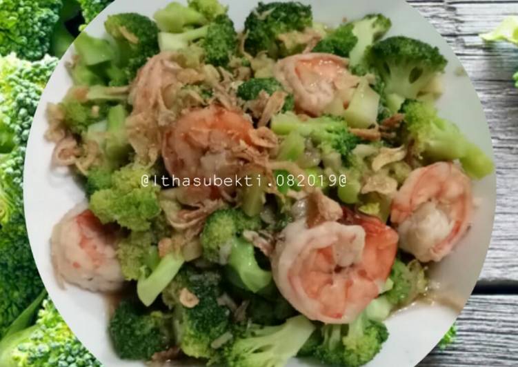 Langkah Mudah untuk memasak 1. Brokoli Udang Saus Tiram yang Sempurna