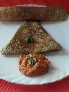 मूँग का डोसा विथ भूनी चना दाल चटनी(moong ka dosa with bhuni chana dal chutney recipe in hindi) रेसिपी मुख्य फोटो
