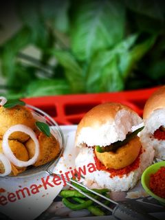 बटाटा वडा और वडा पाव (batata vada aur vada pav recipe in Hindi) रेसिपी मुख्य फोटो