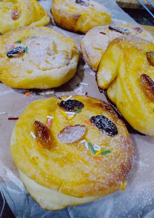 A picture of Custard bread rolls.