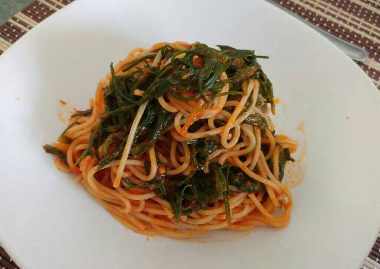 Ricetta Spaghetti al sugo di agretti e peperoncino di ...