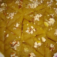 Channy ki daal ka halwa (cow bolee se banya) A picture of Channy ki daal ka halwa (cow bolee se banya).
