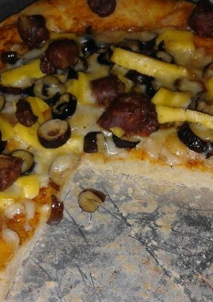 صورة لوصفة بيتزا بالسوسيس 🍕🍕