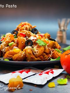 ટેંગી ટોમેટો પાસ્તા(Tangy tomato pasta recipe in gujarati) રેસીપી મુખ્ય ફોટો