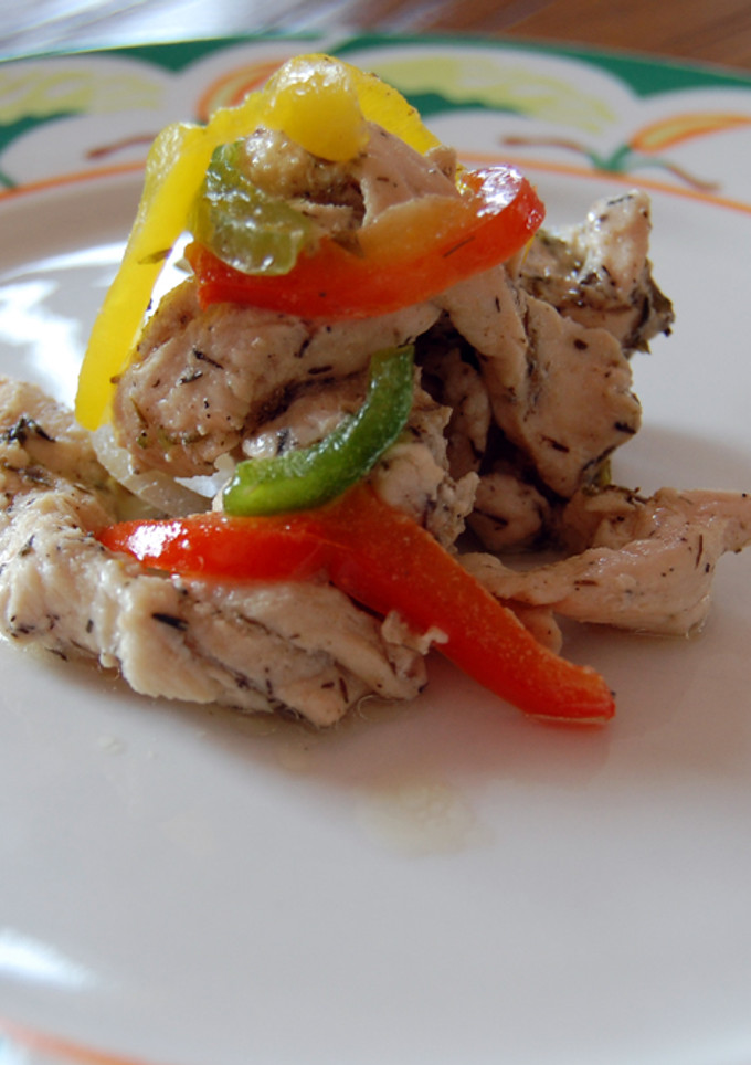 Una foto de Tiras de pollo a los tres pimientos