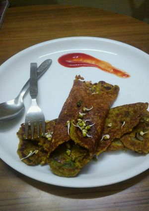 अंकुरित मूंग दाल का डोसा (Ankurit moong dal ka dosa recipe in Hindi) रेसिपी मुख्य फोटो