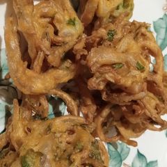 Piyaz ke pakoray A picture of Piyaz ke pakoray.