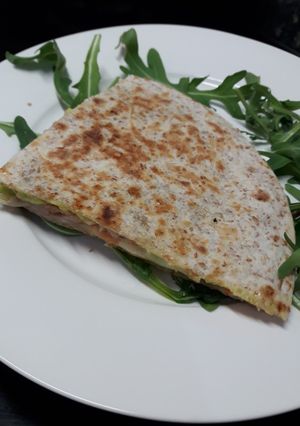 Foto principal de Tortita de trigo integral a la sartén con salmón ahumado